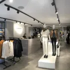 Unternehmen 1 Bild HALLHUBER SHOP Textil/Bekleidung am Brig VS