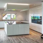 Unternehmen 24 Bild SCHMID AG KÜCHENBAU Tischlerarbeiten am Uetendorf BE