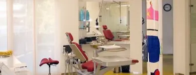 Unternehmen 2 Bild DR. MED. DENT. PIA DEPLAZES Ärzte am Cham ZG