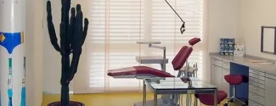 Unternehmen 6 Bild DR. MED. DENT. PIA DEPLAZES Ärzte am Cham ZG