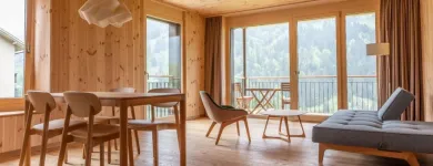 Immagine 6 azienda HOLZ100 SCHWEIZ AG Zimmerarbeiten, Holzbauarbeiten in Steinen SZ