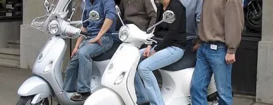 Immagine 2 azienda PIAGGIO CENTER FONTANA GMBH Motorradhändler in Zurich ZH