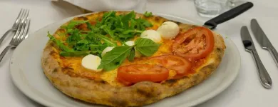 Immagine 3 azienda RESTAURANT LA PIAZZA FRIESENBERG Pizzerien in Zurich ZH