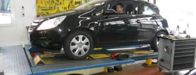 Unternehmen 3 Bild TOURING-GARAGE & CARROSSERIE STEFAN BAUR AG Kfz-/Zweirad-Dienstleistungen am Berikon AG