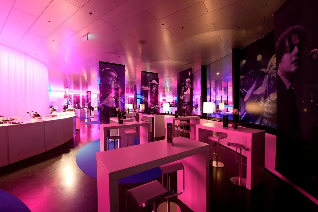 Immagine 14 azienda JMT MIETMOBILIAR GMBH