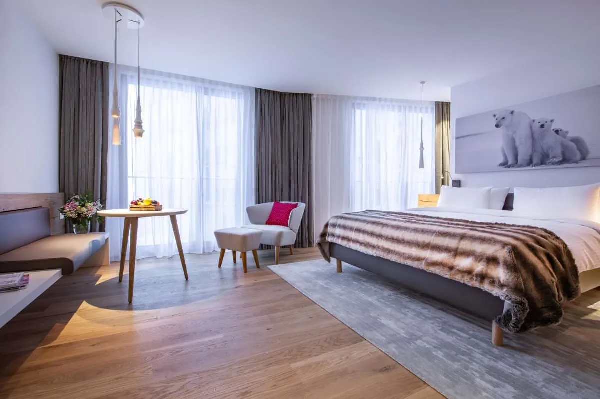 Unternehmen 24 Bild RADISSON BLU HOTEL REUSSEN, ANDERMATT