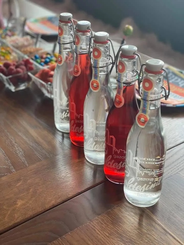 Unternehmen 2 Bild BAR ALTE LIEBE MELANIE UND MARTA TSCHUDIN