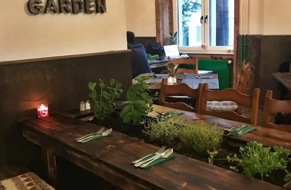 Entreprises 4 image OMEGA-GARDEN ECLECTIC MEDITERRANEAN CUISINE
