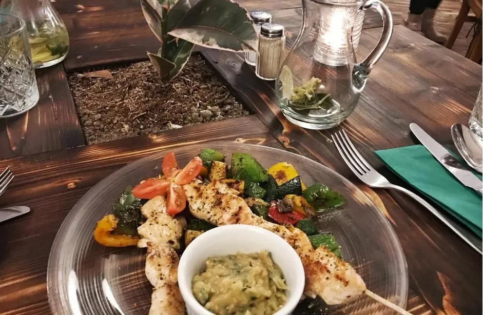Entreprises 1 image OMEGA-GARDEN ECLECTIC MEDITERRANEAN CUISINE